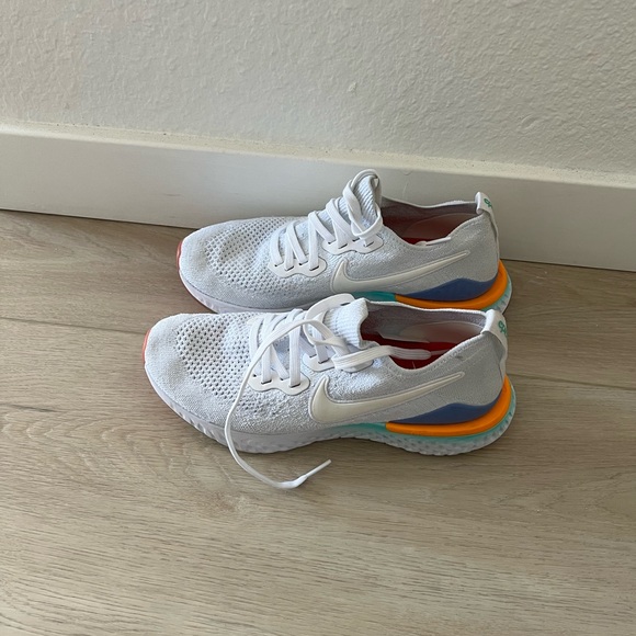 Nike Women’s Epic React Flyknit 2 - Picture 2 of 6